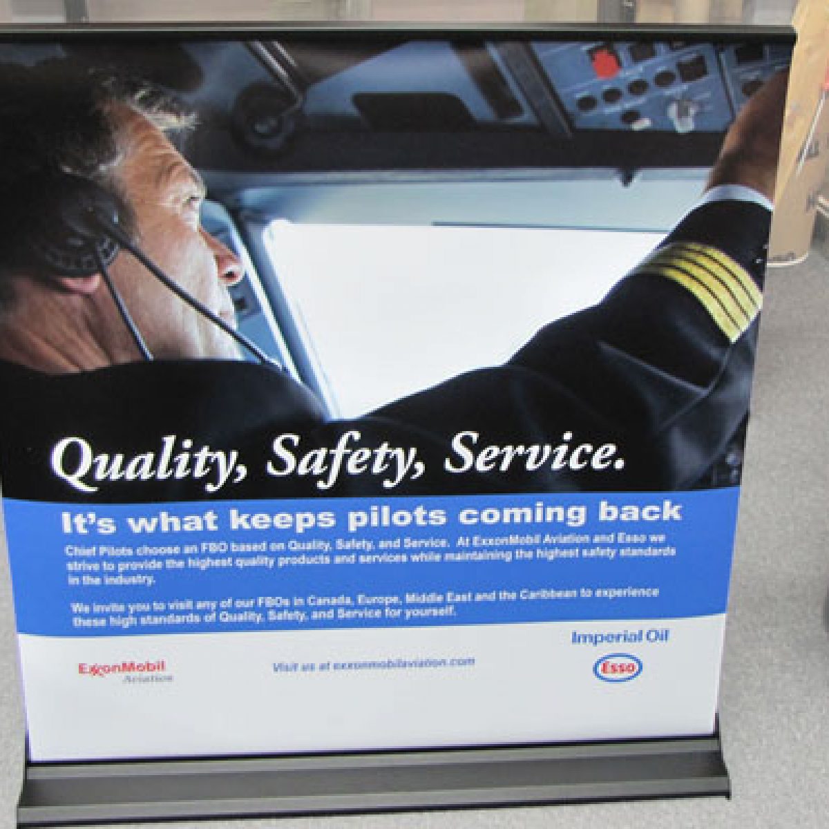 25) Mini Retractable Banner Stand