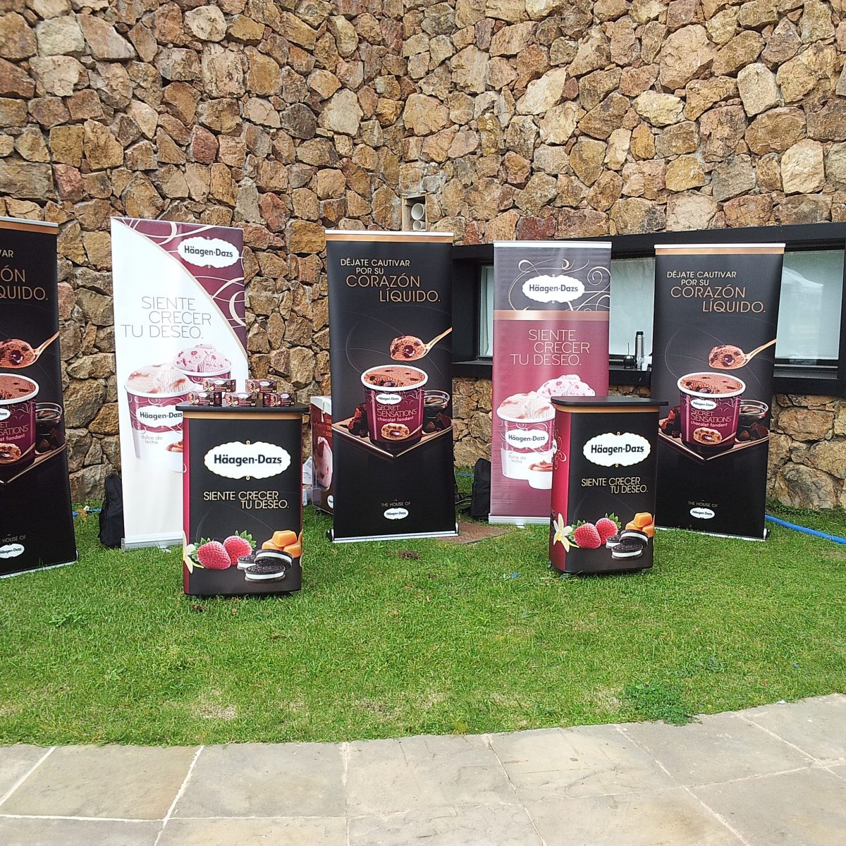 7) Banner stand and Counter Kit