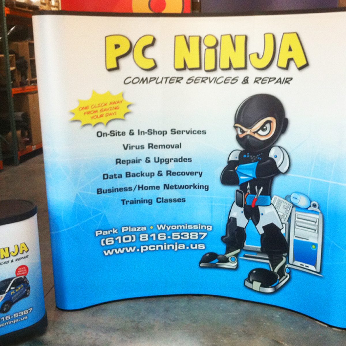 23) 8ft Curved Pop Up