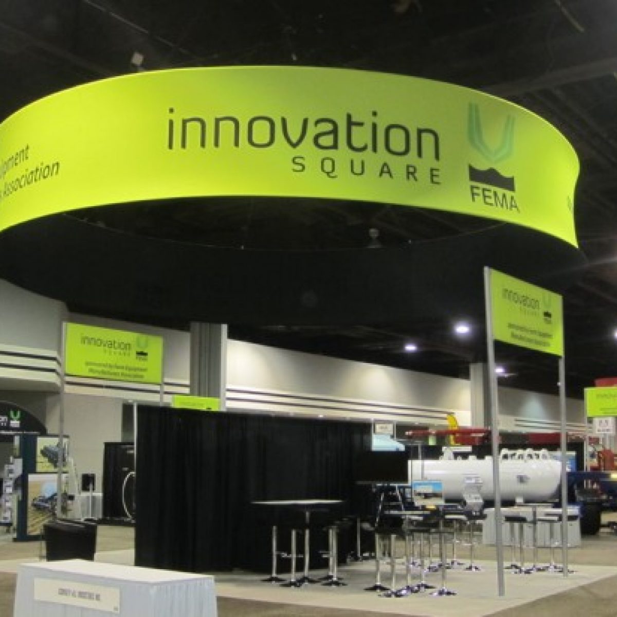 16) Circular Curved Hanging Banner